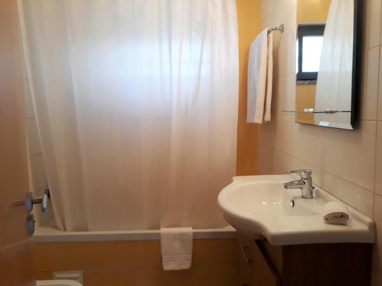 T2 Tahiti - Terraco, Familiar, Garagem, Wifi Apartment Quarteira Luaran gambar